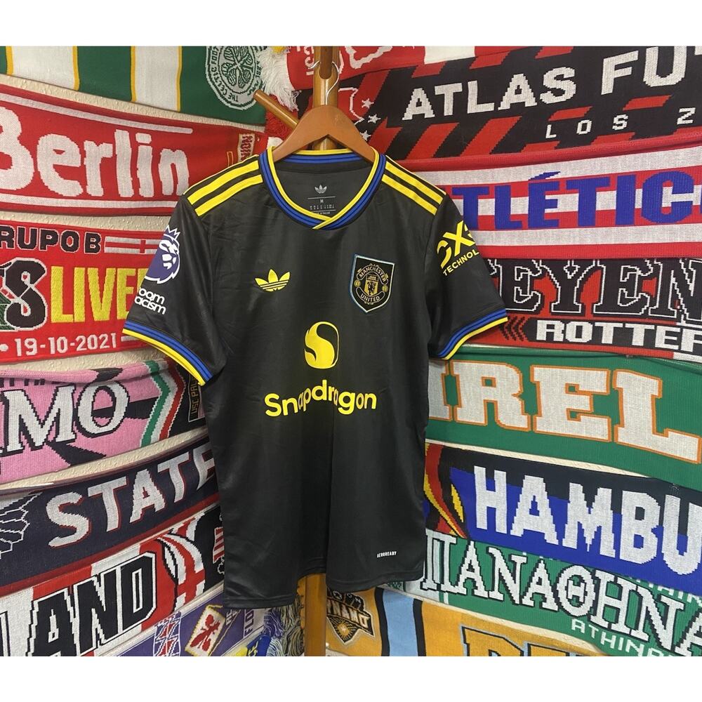 Manchester United | Men’s Medium Alternative Jersey - Picture 6 of 7